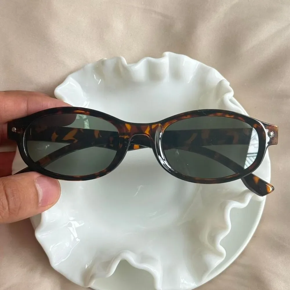 y2k style sporty black and brown tortoise shell sunglasses